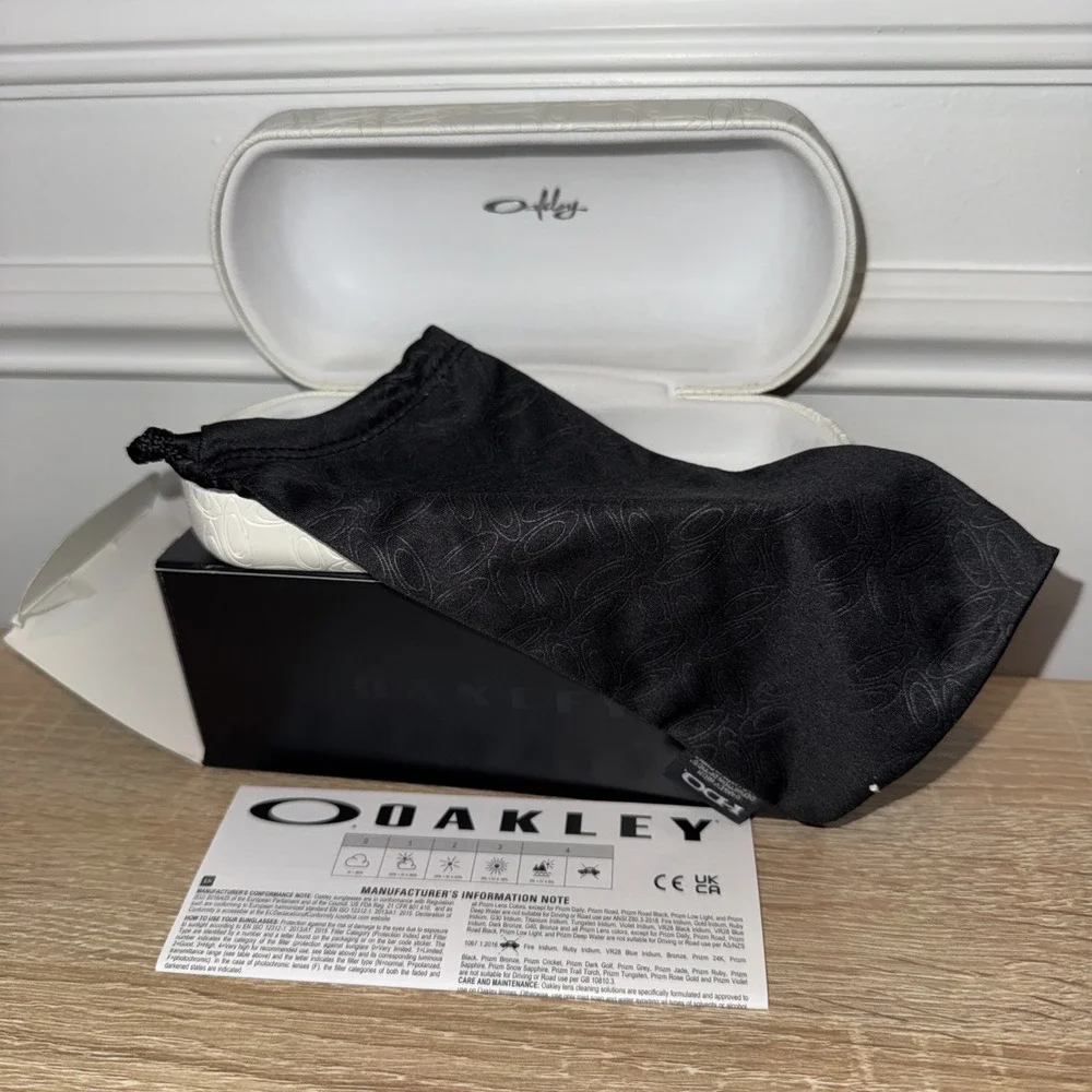 OAKLEY SIGNATURE 